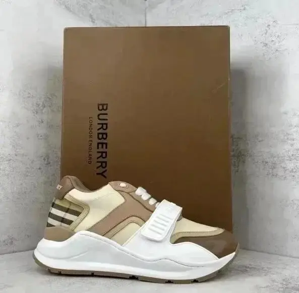Burberry shoes (40 styles) — foto 9 de 15