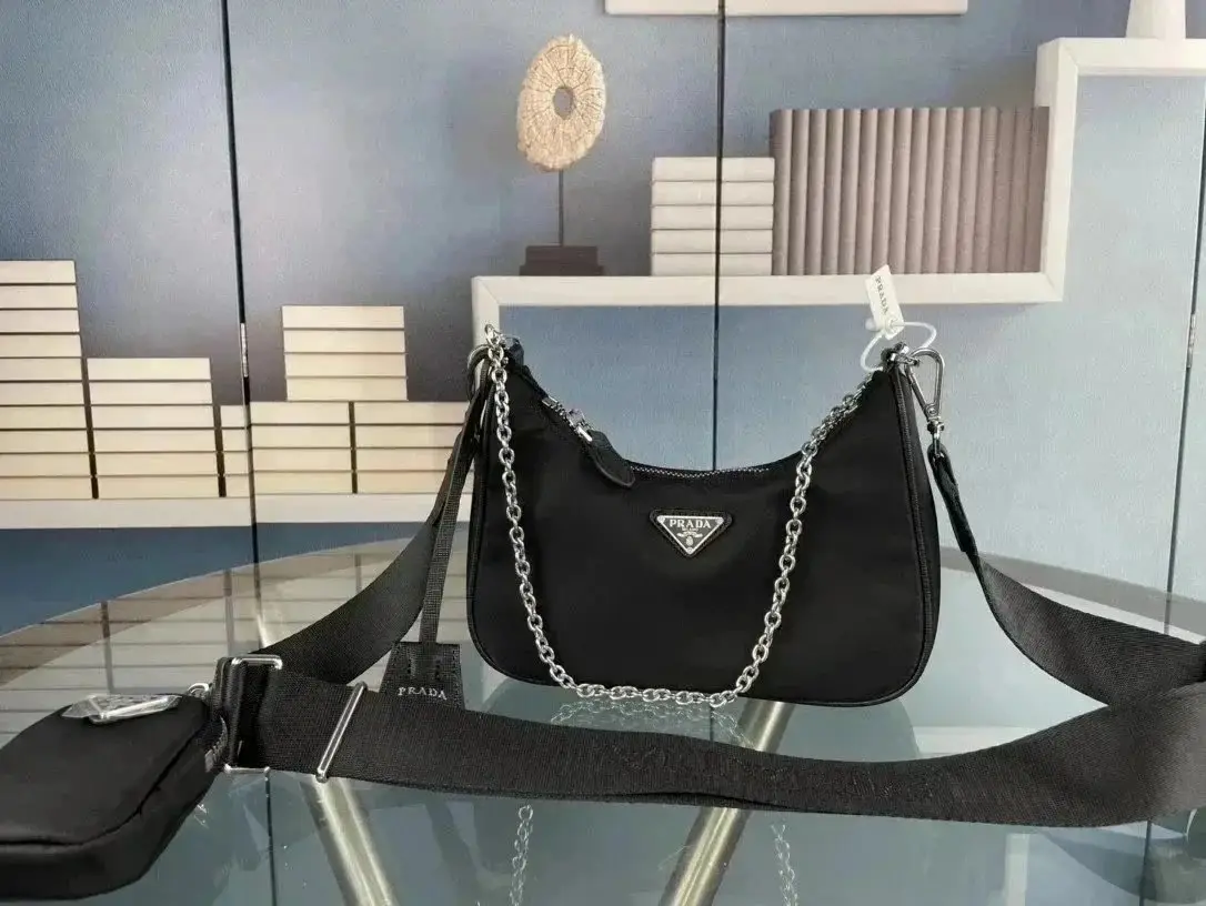 Prada Re-Edition 2005 Nylon Shoulder Bag [33 styles] — foto 4 de 14