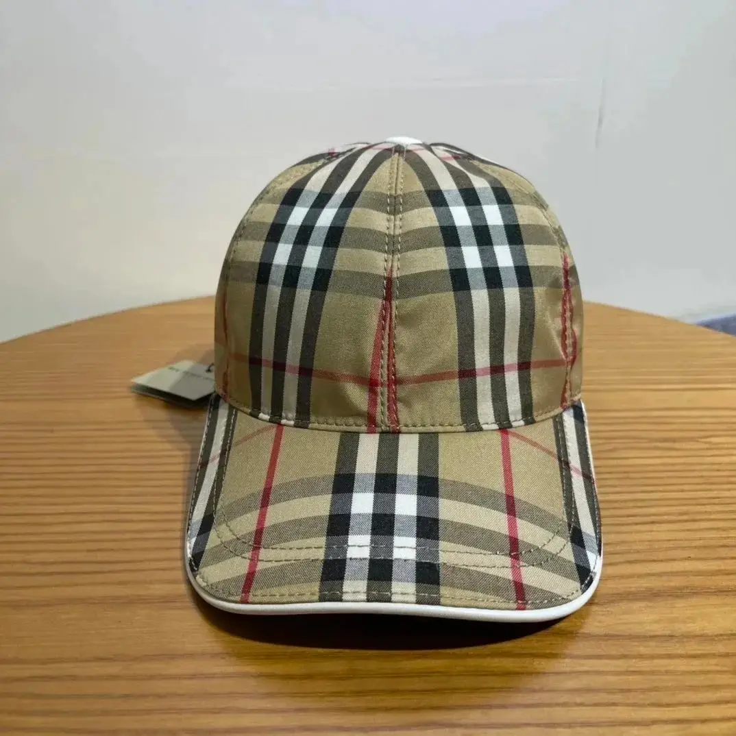 Burberry Hat Cap Gucci Hat [33 CP] — foto 4 de 8
