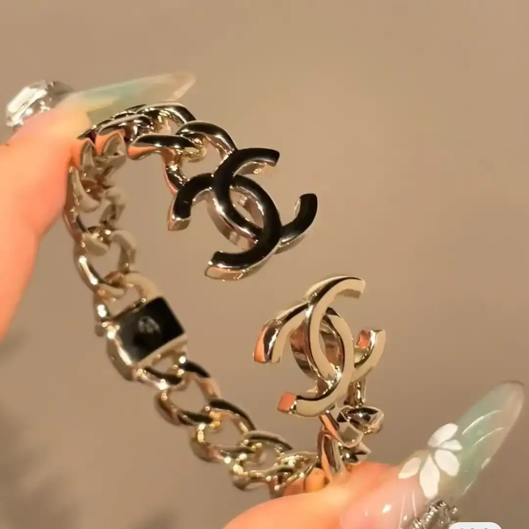 Chanel CC Logo Chain Bracelets [2 styles] — foto 2 de 14
