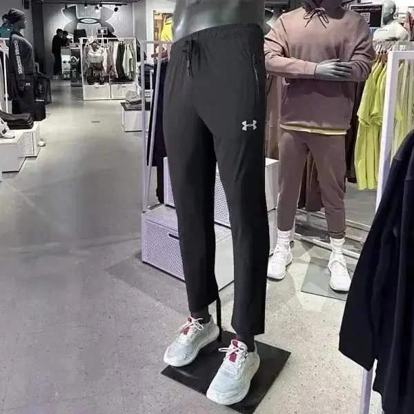 Under Armour sports pants， Jacket — foto 6 de 15