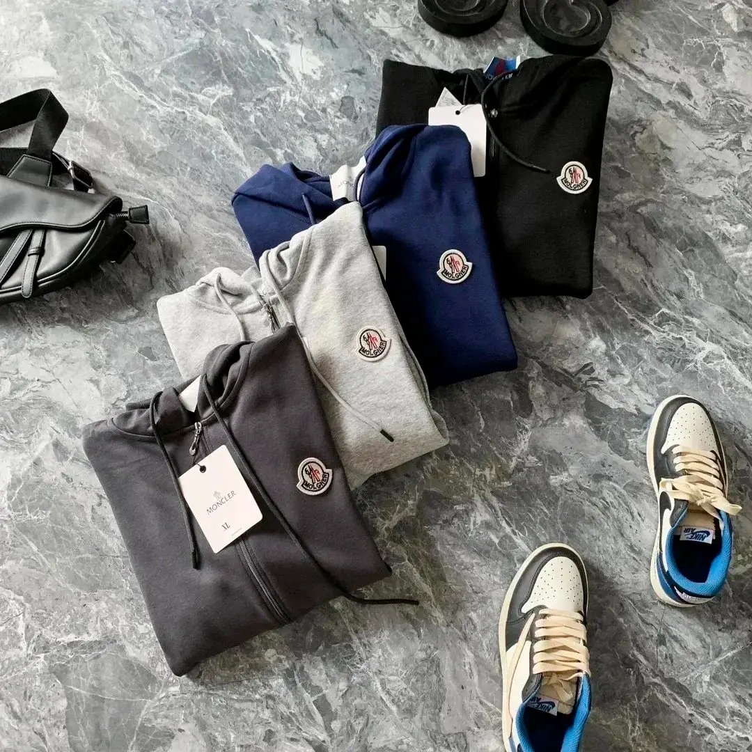 Moncler Hoodies [1 styles] — foto 2 de 14