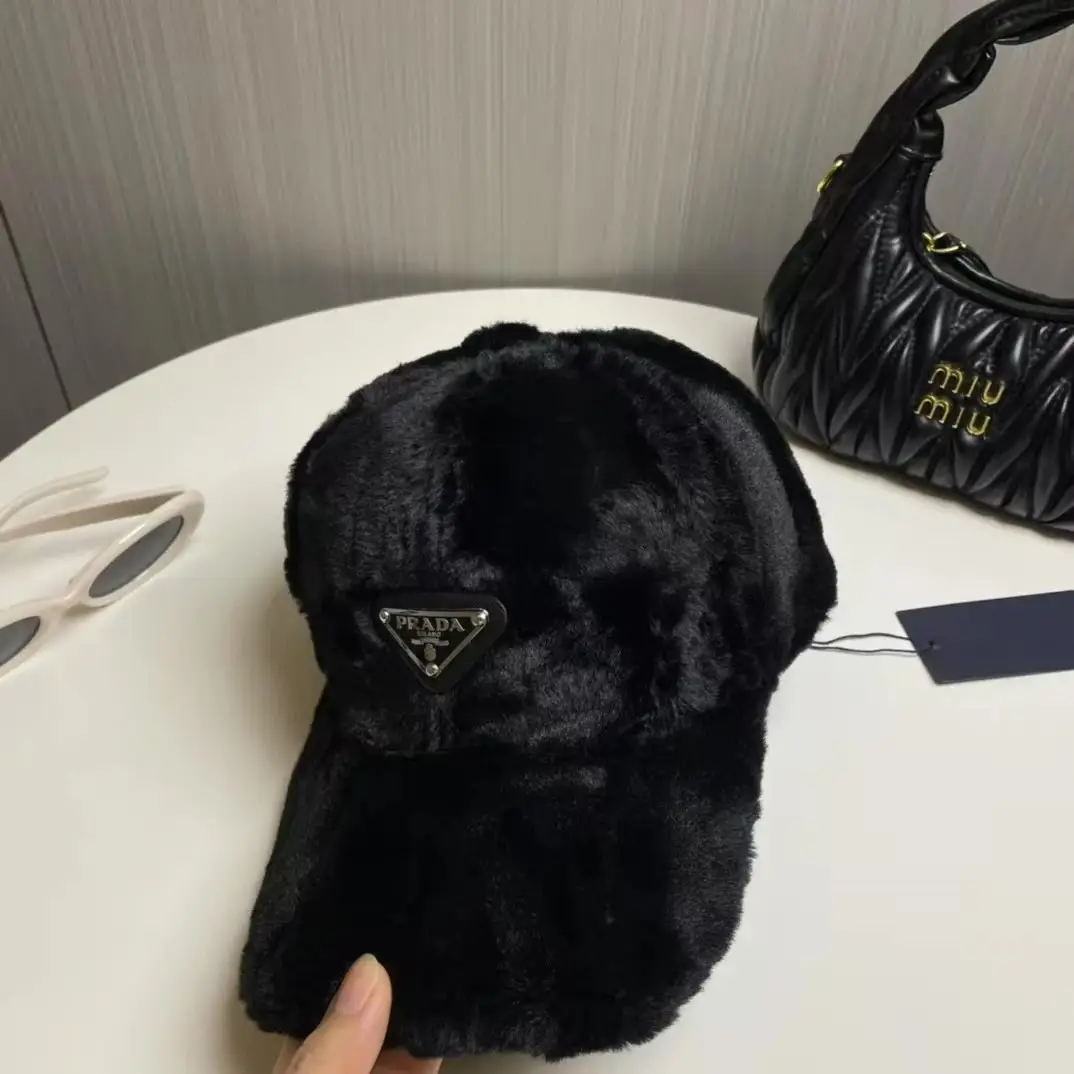 Prada Re-Nylon Faux Fur Baseball Cap — foto 5 de 12