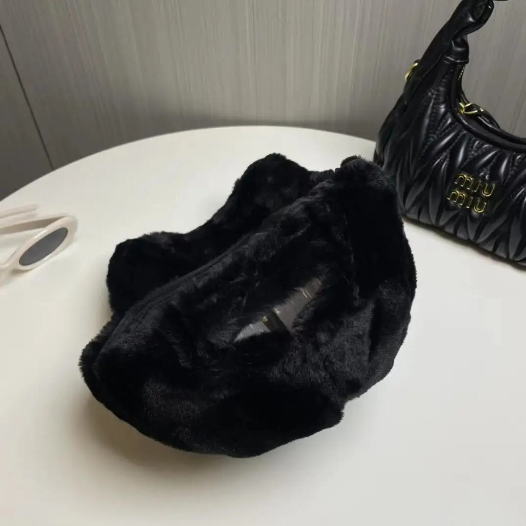 Prada Re-Nylon Faux Fur Baseball Cap — foto 6 de 12