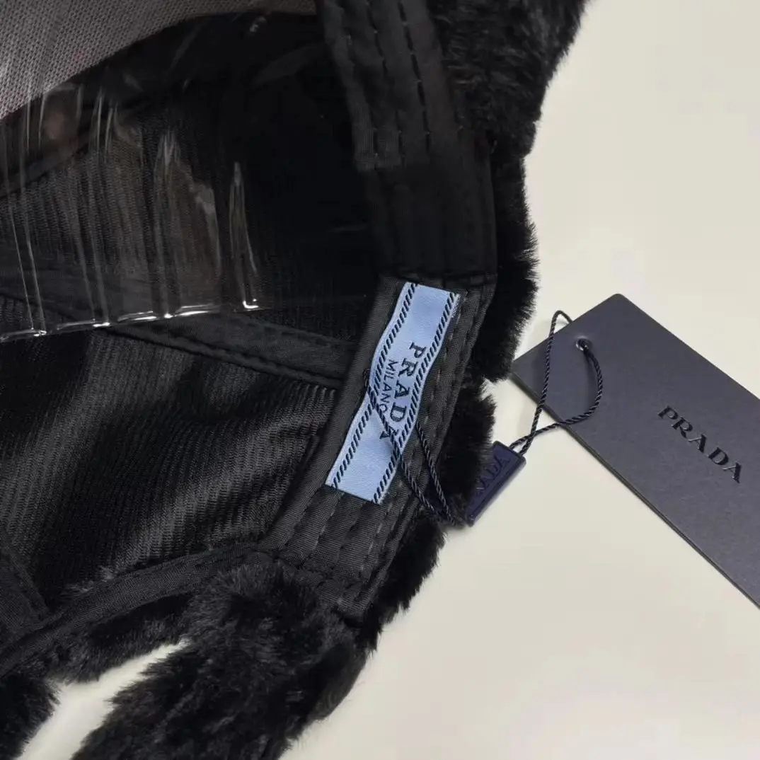 Prada Re-Nylon Faux Fur Baseball Cap — foto 8 de 12