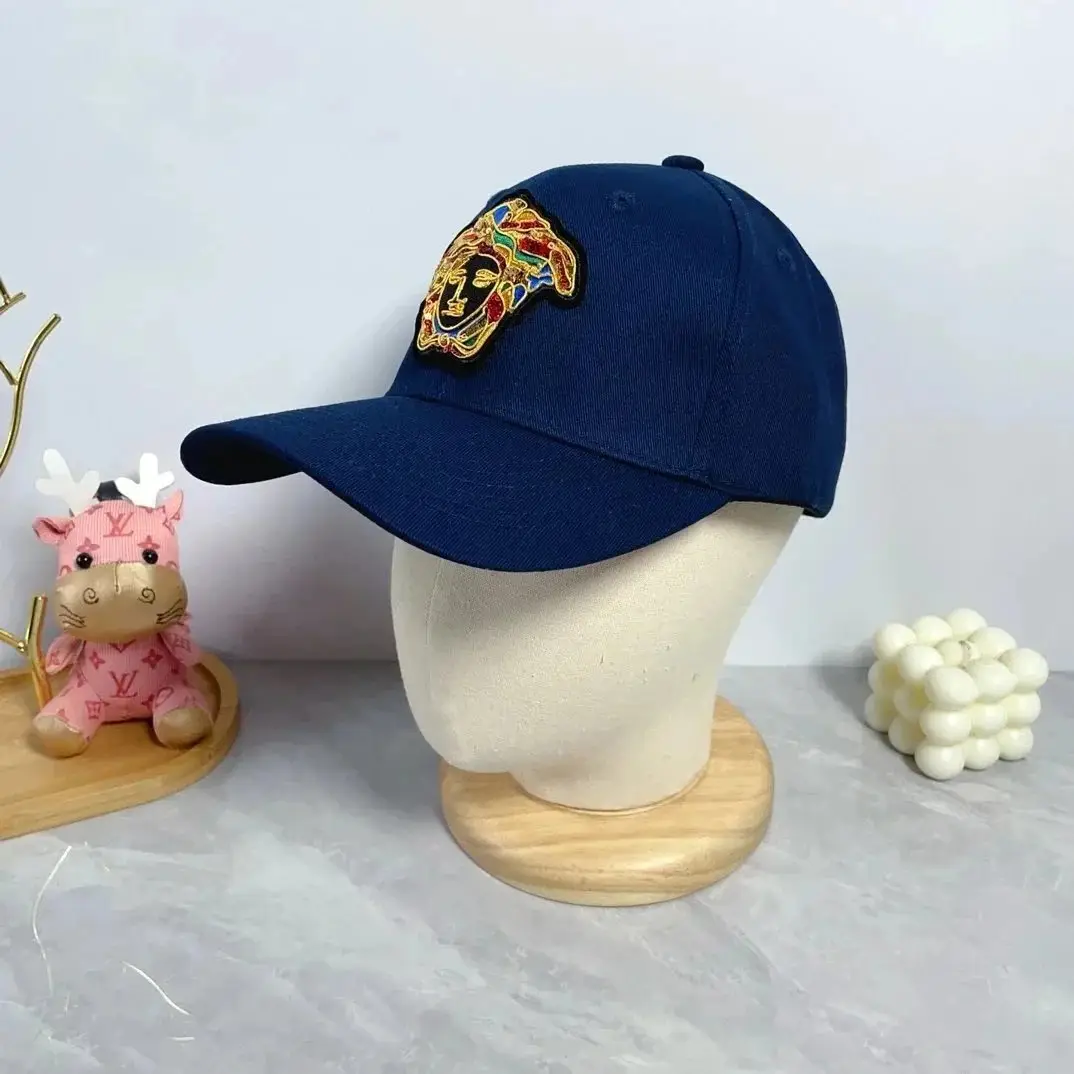 Versace cap — foto 2 de 14