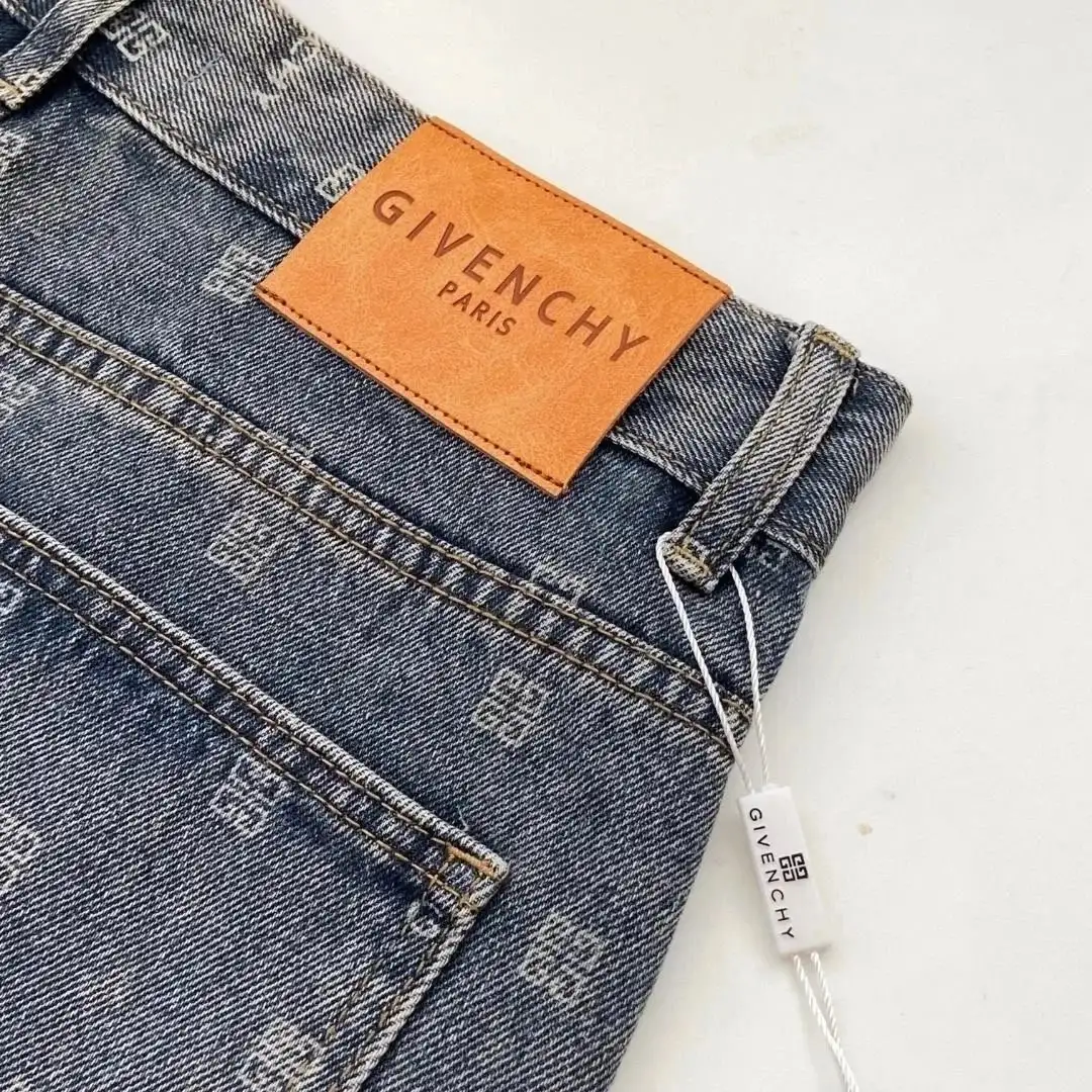 BURBERRY Jeans — foto 10 de 13