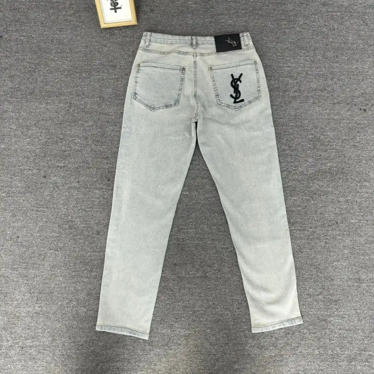 Saint Laurent Embroidered Jeans — foto 2 de 2