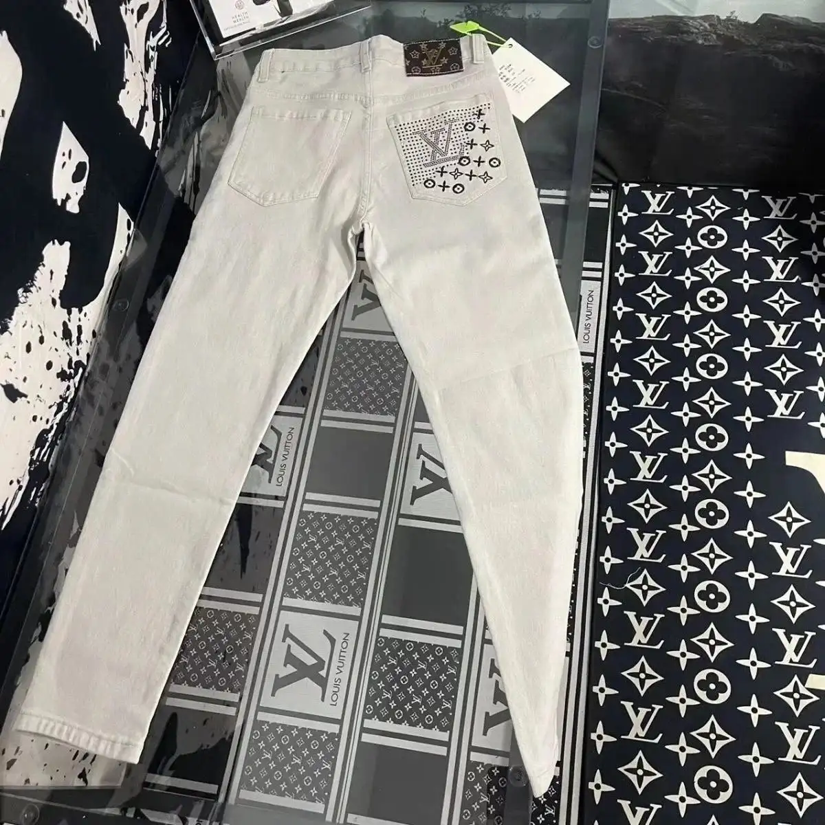 Louis Vuitton Jeans — foto 3 de 3