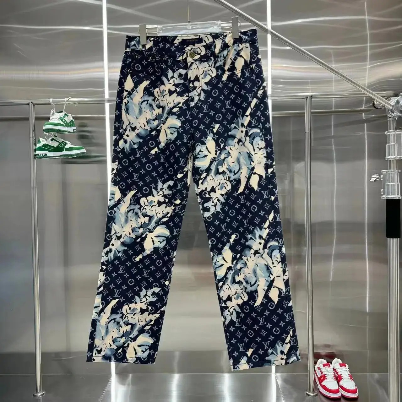 LV Louis Vuitton Monogram Jeans [9 Styles] — foto 12 de 15