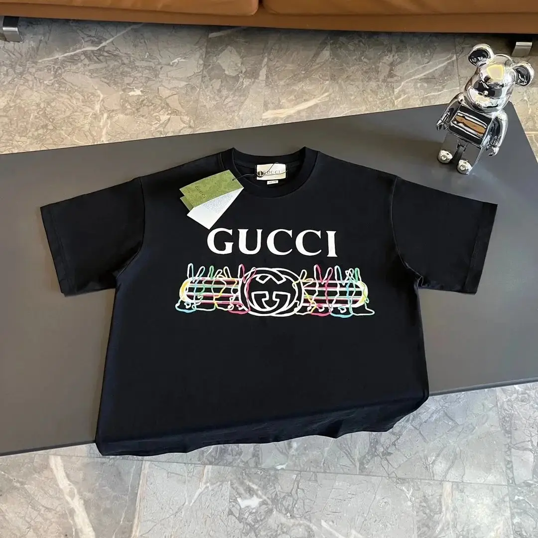 Gucci Women's Short Sleeve T-Shirt with Logo Print - Luxury Fashion Apparel — foto 3 de 14