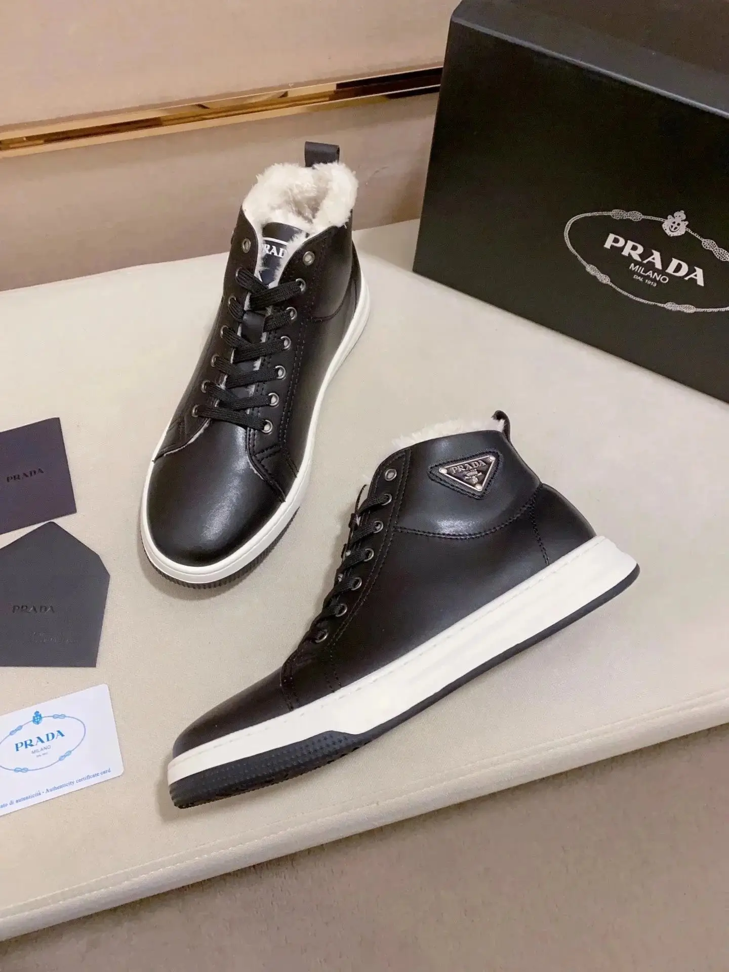 Prada Linea Rossa Sneakers — foto 11 de 14