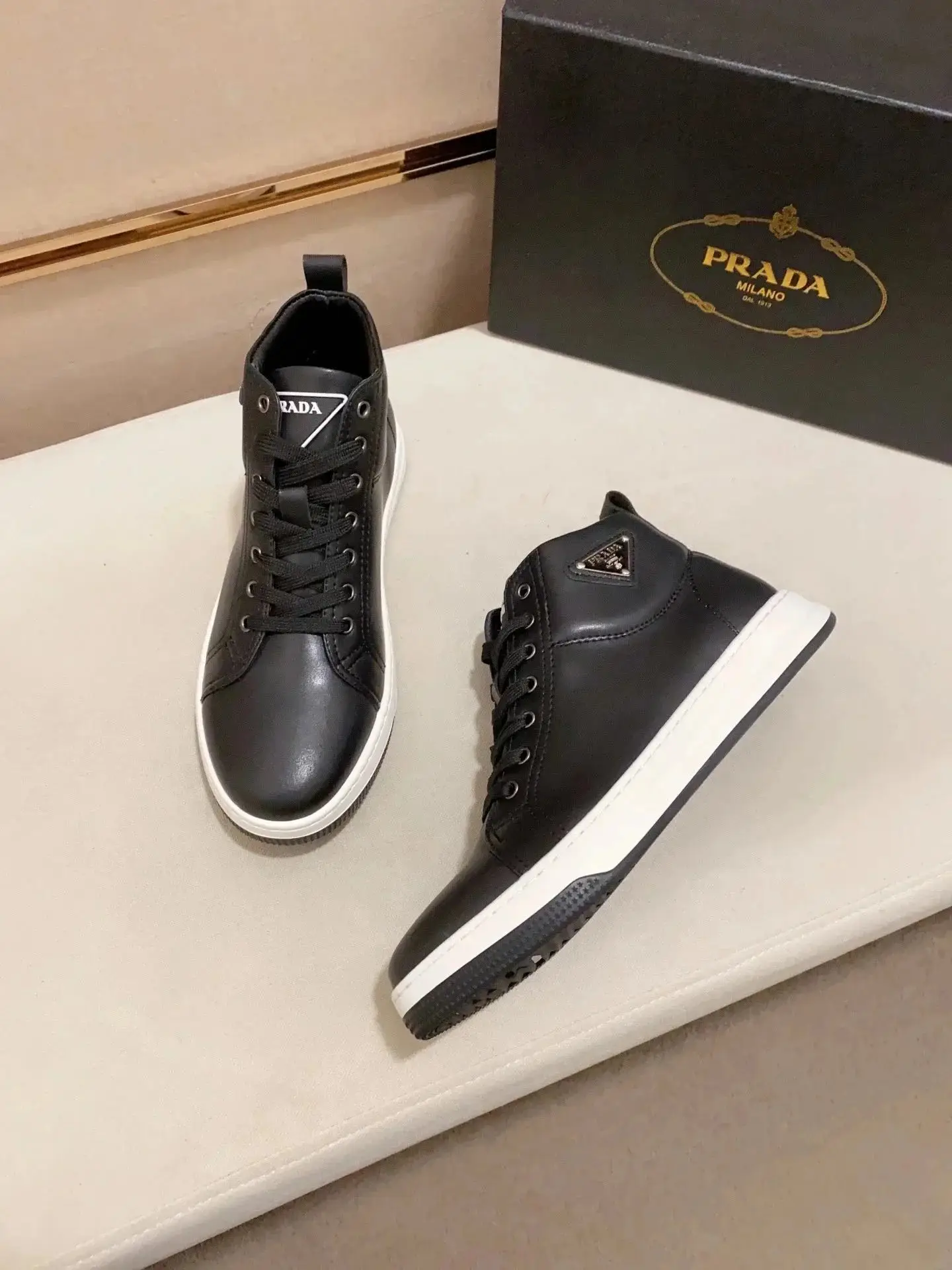 Prada Linea Rossa Sneakers — foto 5 de 14