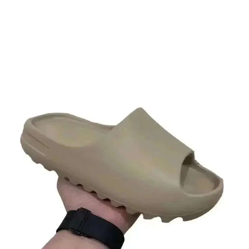 adidas Yeezy Slide Sandals — foto 6 de 9
