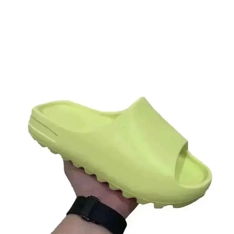 adidas Yeezy Slide Sandals — foto 7 de 9