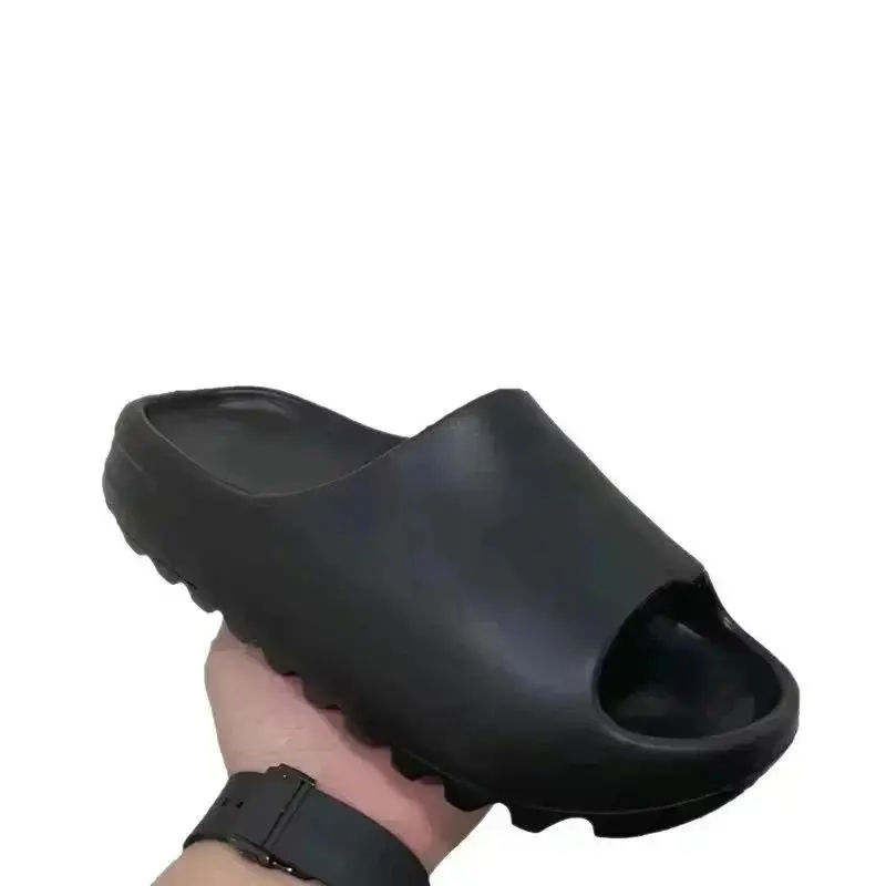 adidas Yeezy Slide Sandals — foto 8 de 9