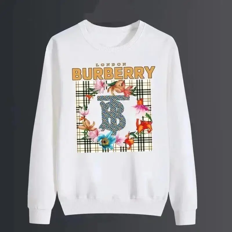 Burberry Check Print & Teddy Bear Graphic Sweatshirts — foto 2 de 11