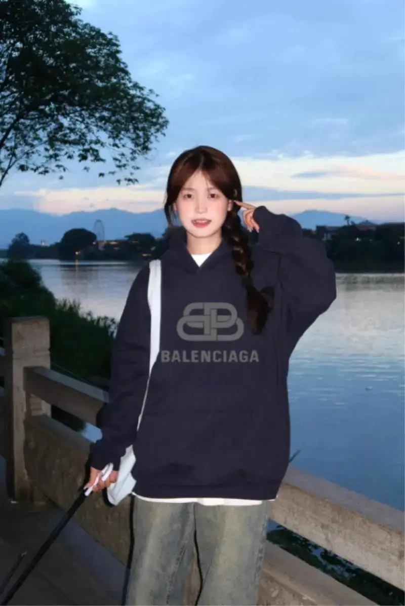 Balenciaga BB Logo Hoodie — foto 10 de 13