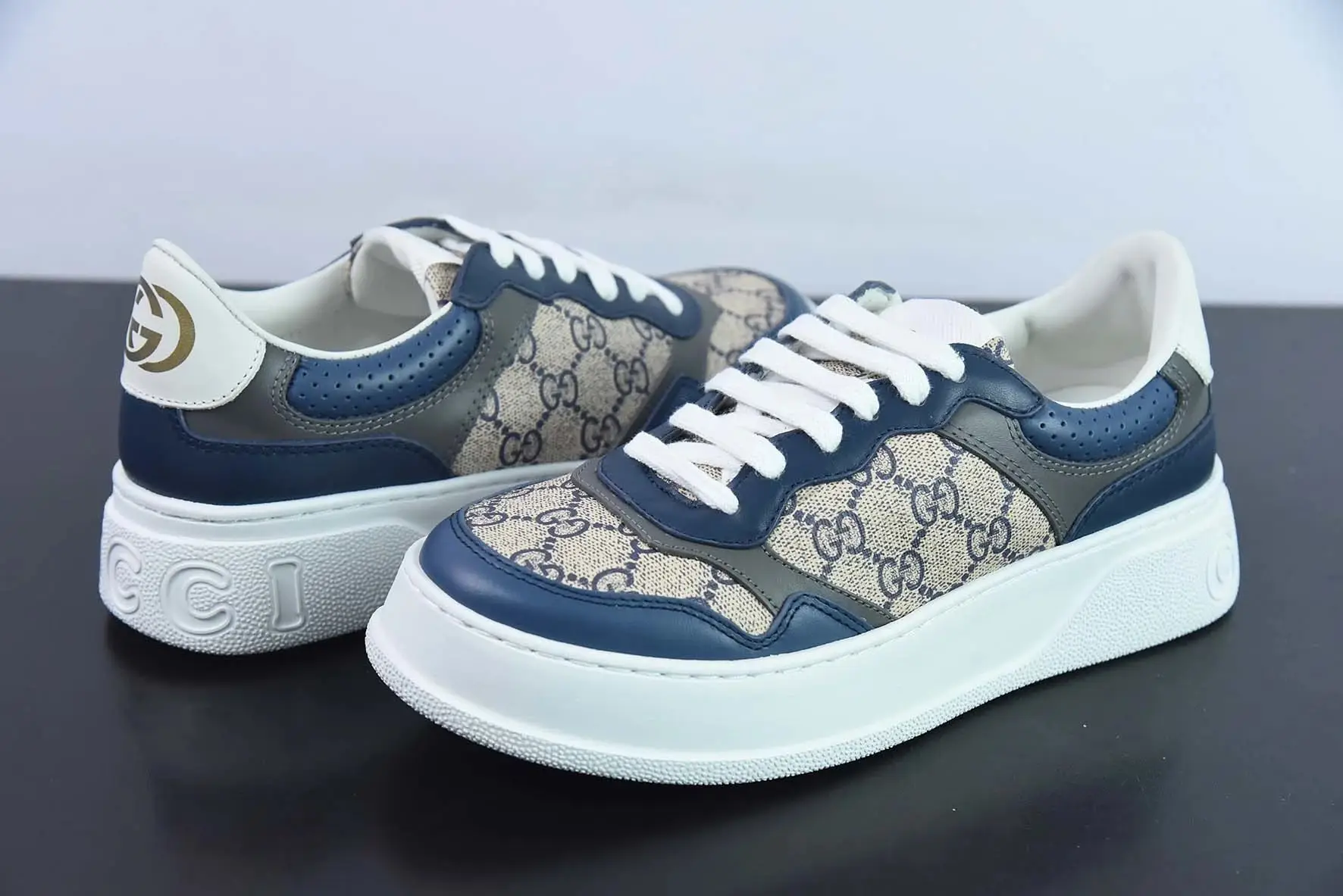Gucci Rhyton Sneakers [21 styles] — foto 8 de 11