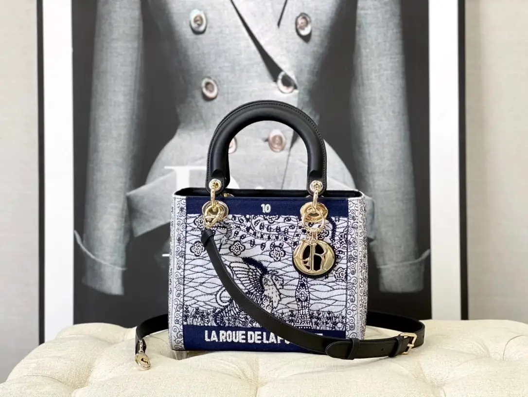 Dior Handbags [15 styles] — foto 11 de 15