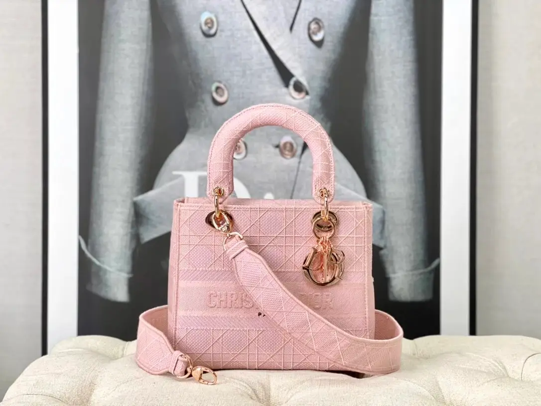 Dior Handbags [15 styles] — foto 14 de 15