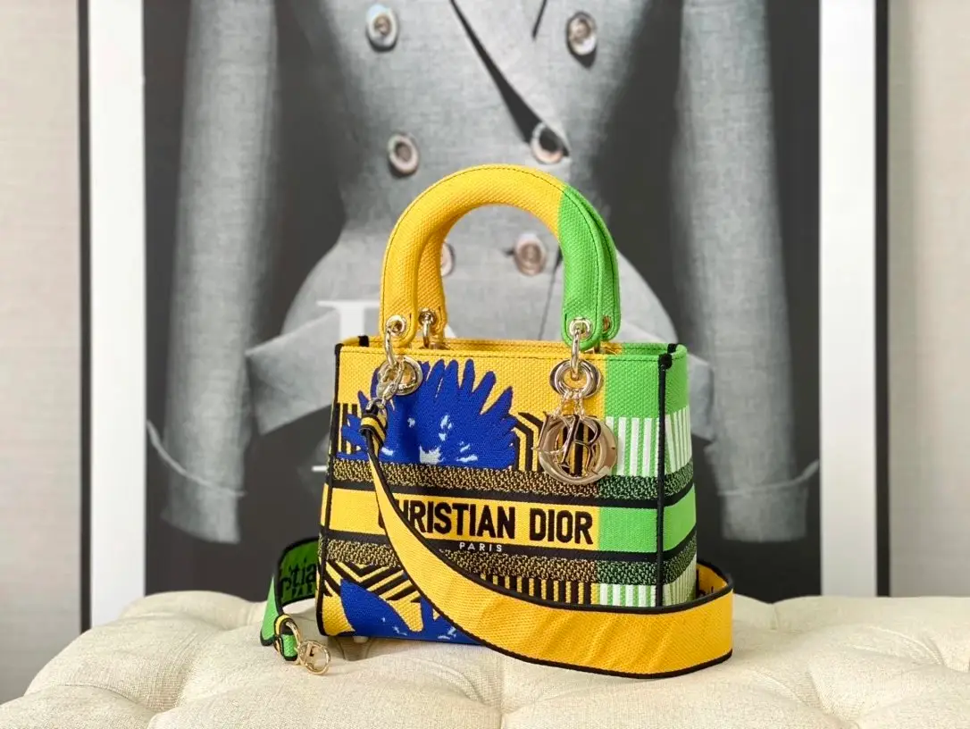 Dior Handbags [15 styles] — foto 15 de 15