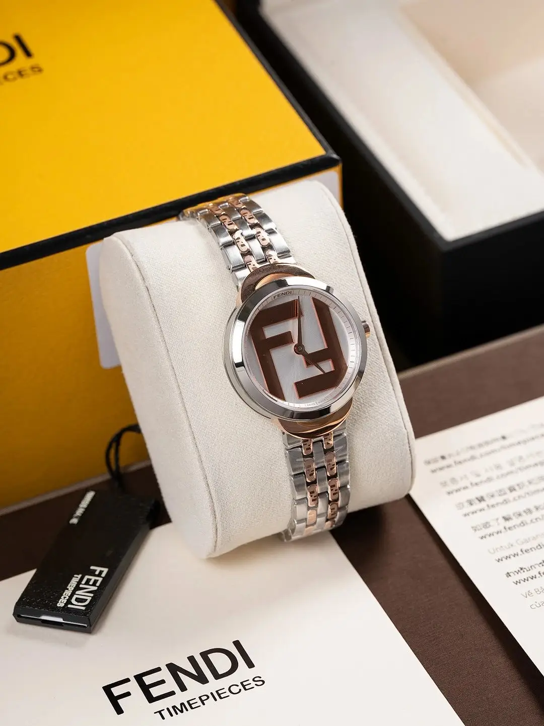 Fendi Quartz Watch [3 styles] — foto 6 de 6
